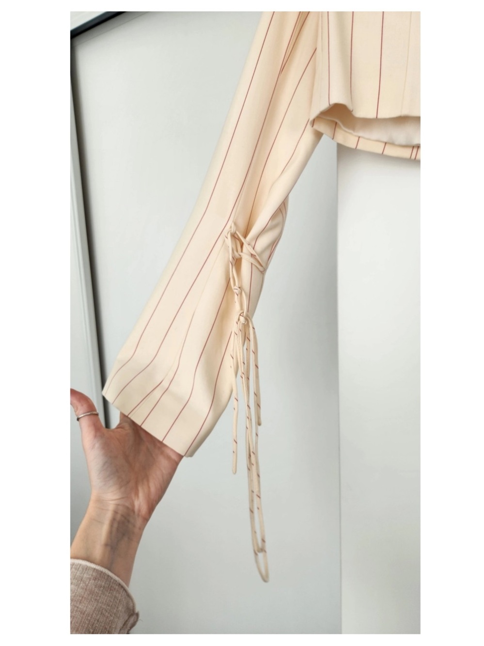 Orseund Iris Cream Pinstripe Box Cropped Blazer Jacket Size M AS SEEN ON ZENDAYA - Picture 6 of 7